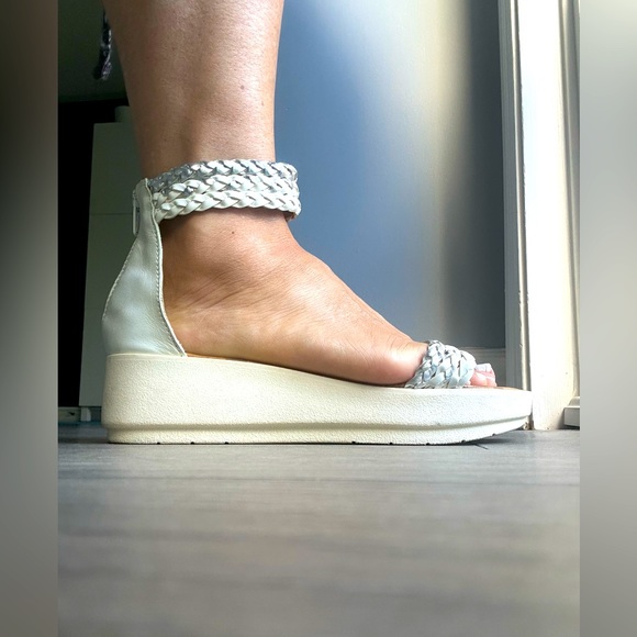 White leather braided strap sandals, size 8(39) - Picture 3 of 12